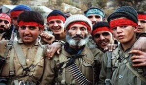 فیلم دیده نشده از چاووشی‌خوانی یک رزمنده در جبهه‌ها					 – خلیج مذهبی