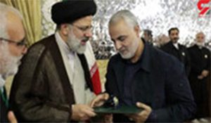 مکالمه دیده نشده شهید سلیمانی و شهید رئیسی داخل ضریح مطهر امام رضا علیه‌السلام					 – خلیج مذهبی