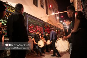 عزاداری بندرعباسی‌ها در محل حادثه بندر شهید رجایی
 – نابند نیوز