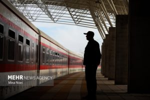 قطار بندرعباس -مشهد به دلیل نقص فنی با تأخیر ۸ ساعته به مقصد رسید
 – نابند نیوز