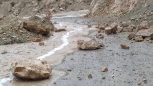 ریزش کوه در جاده‌های روستایی هماگ بندرعباس بر اثر بارندگی‌های شدید
 – نابند نیوز